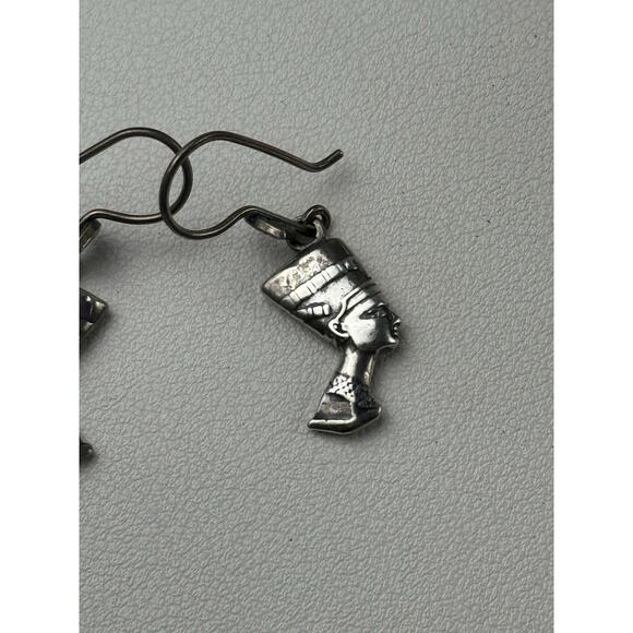 Nefertiti Egyptian Revival Vintage Unmarked Sterling Silver Pierced Earrings - Picture 3 of 12